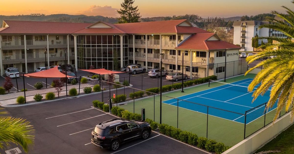 Regal Palms Hotel Rotorua — large commercial plastering project completed by Coatex